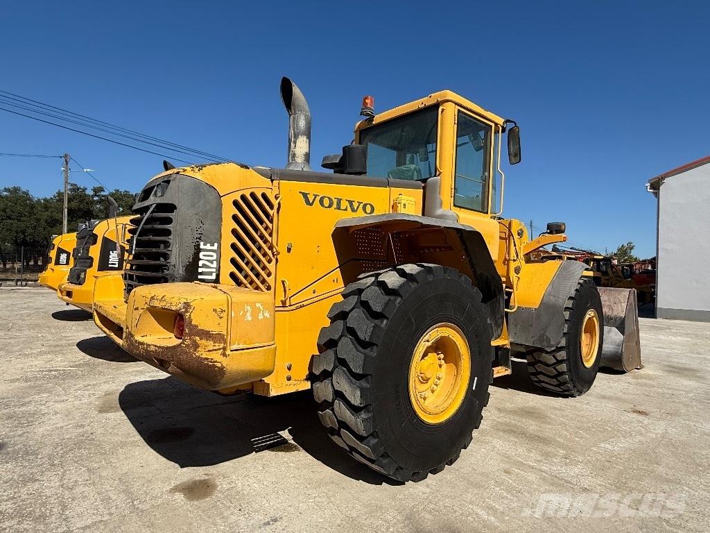 Volvo L 120 E Фронтальні навантажувачі