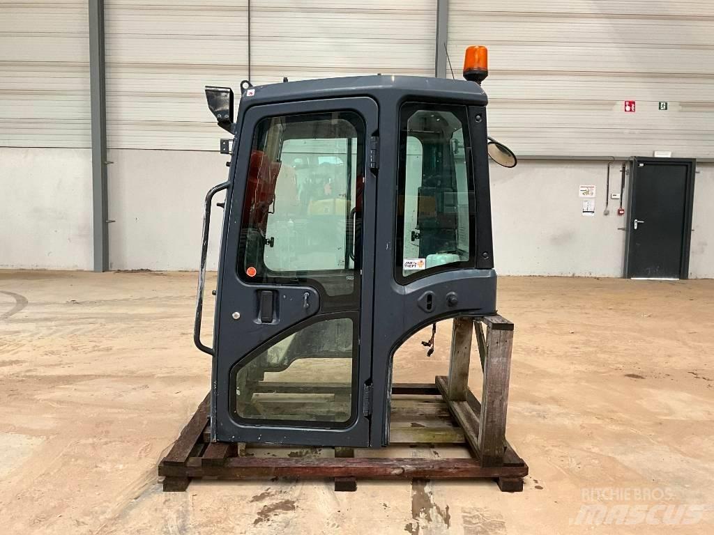 Kubota U 48-4 / U 55-4 Кабіна