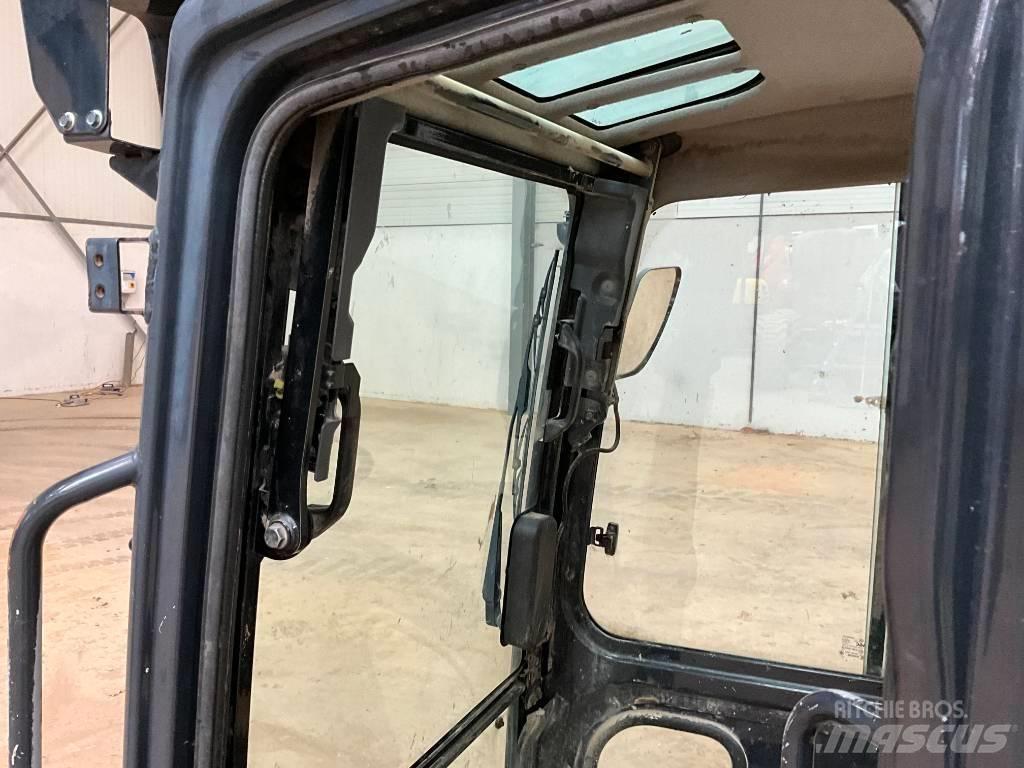 Kubota U 48-4 / U 55-4 Кабіна