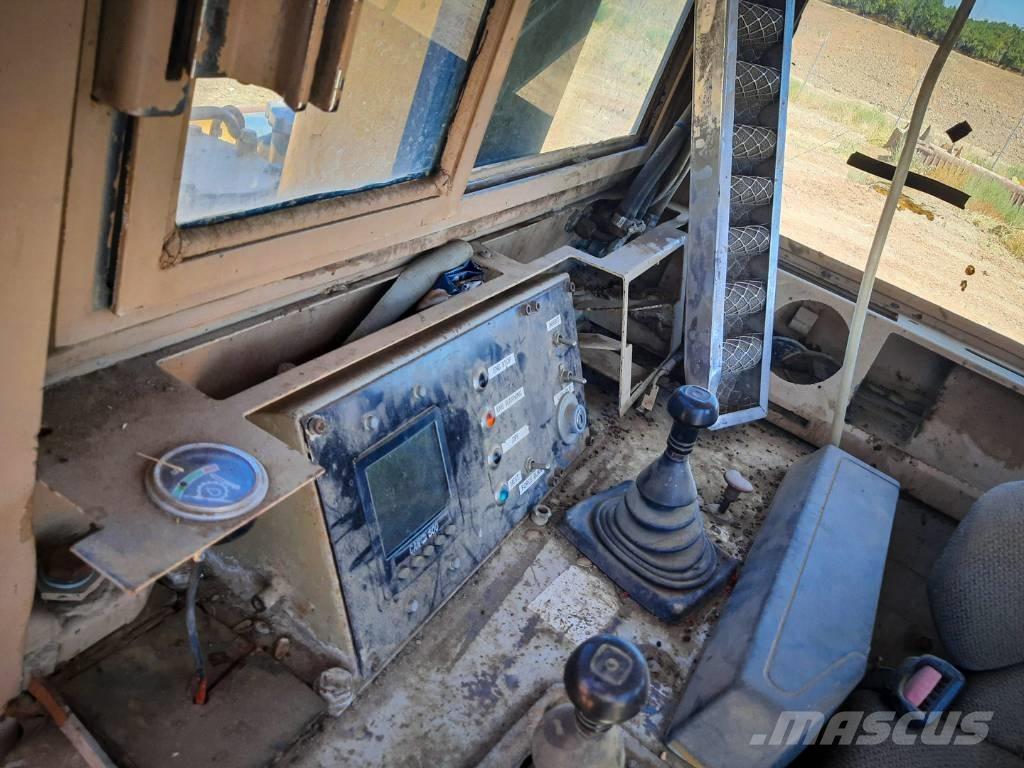 Komatsu D 375-1 Гусеничні бульдозери