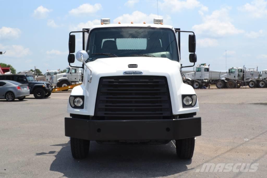 Freightliner 114SD Вантажівки-платформи/бокове розвантаження
