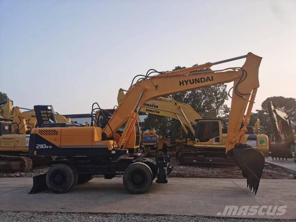 Hyundai R210W-7 Колісні екскаватори