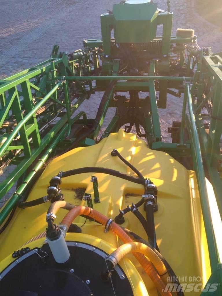 John Deere R944i Причіпні обприскувачі