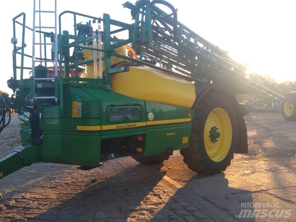 John Deere R944i Причіпні обприскувачі