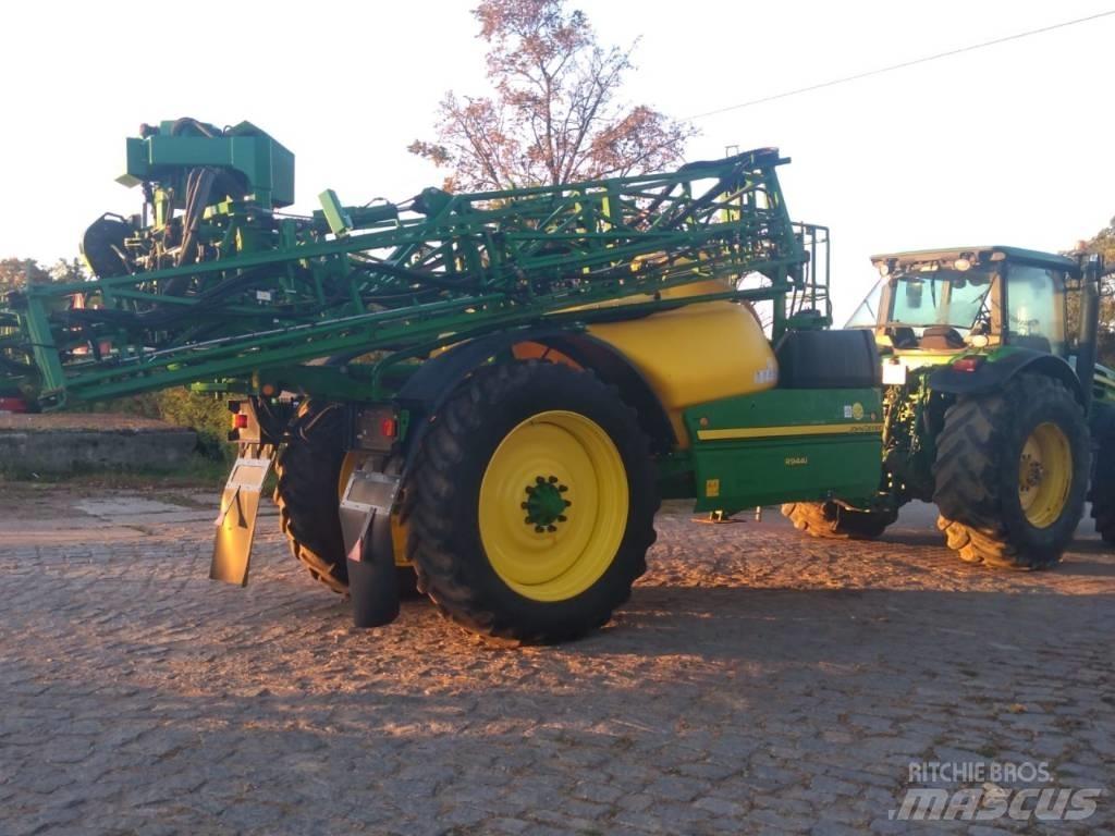 John Deere R944i Причіпні обприскувачі