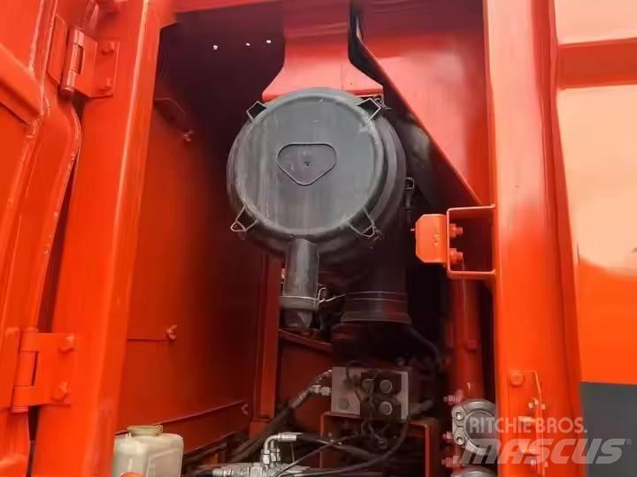 Doosan DX 225 LC Гусеничні екскаватори