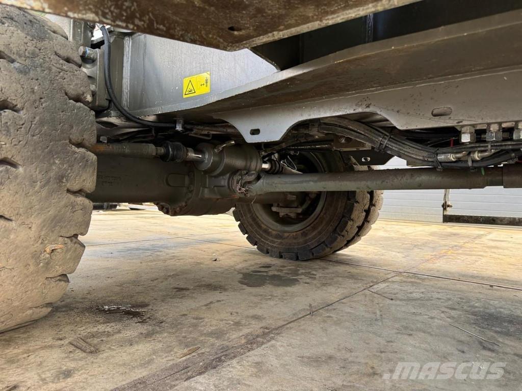 Sennebogen 825M E Перевантажувачі металобрухту/промислові навантажувачі