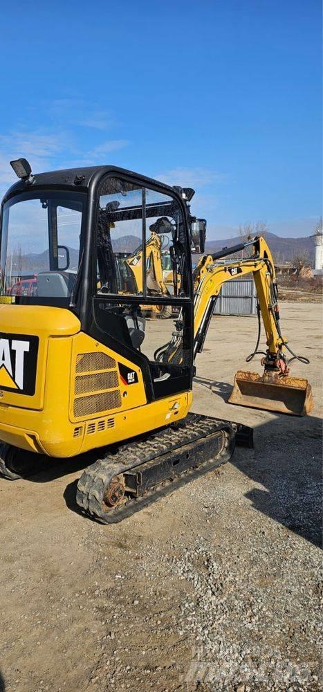 CAT 302.2 D Міні-екскаватори < 7т