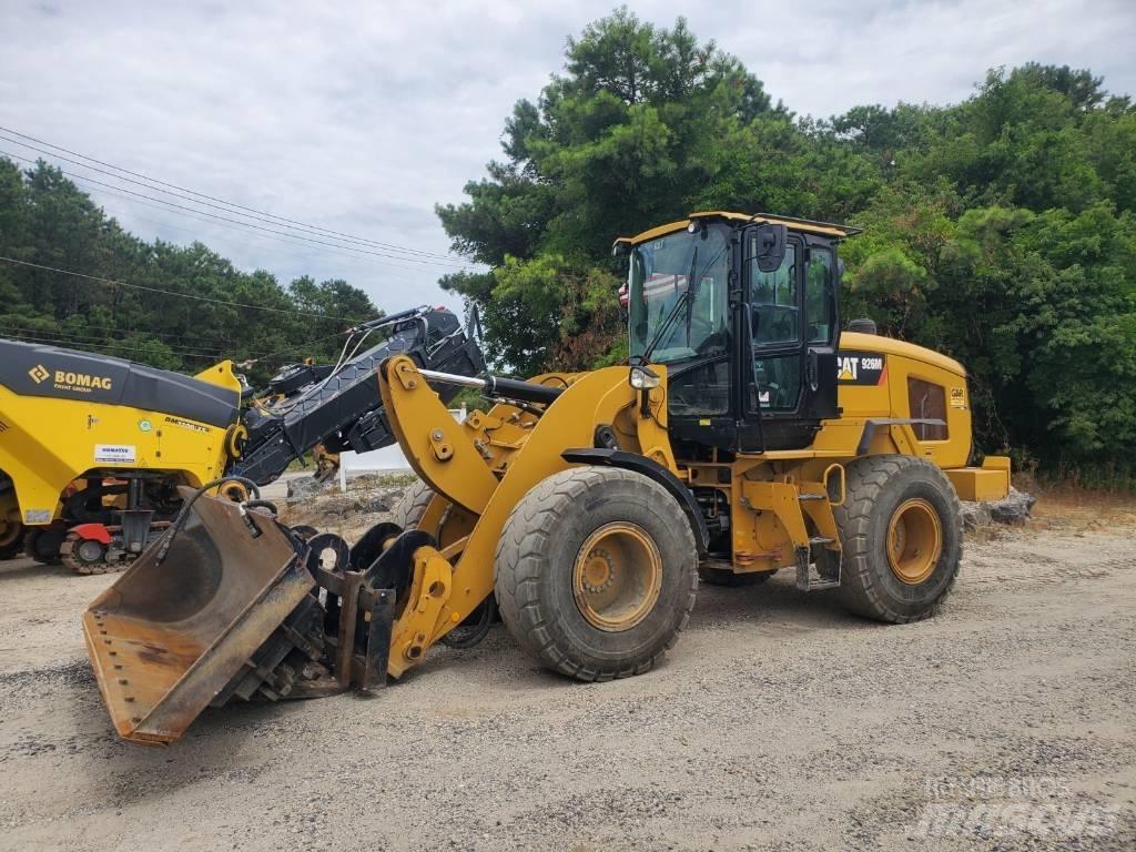 CAT 926M Фронтальні навантажувачі