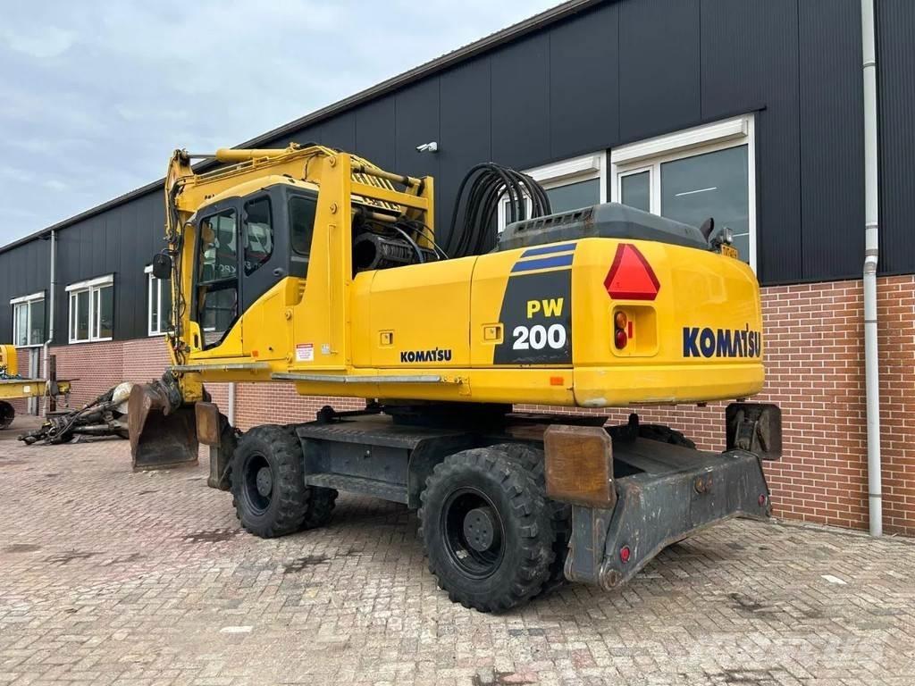 Komatsu PW200 Колісні екскаватори