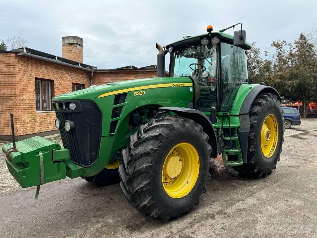 John Deere 8330 Трактори