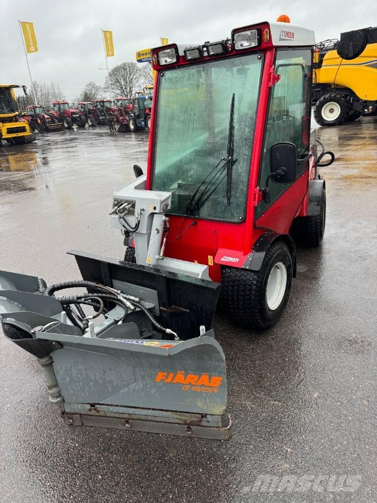 Timan Tool-Trac 245 Підсобні машини