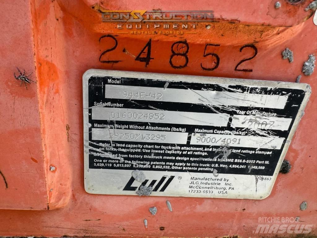 JLG 944 E-42 Інше