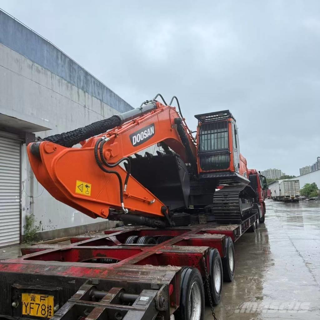 Doosan DX 225 LCA Гусеничні екскаватори