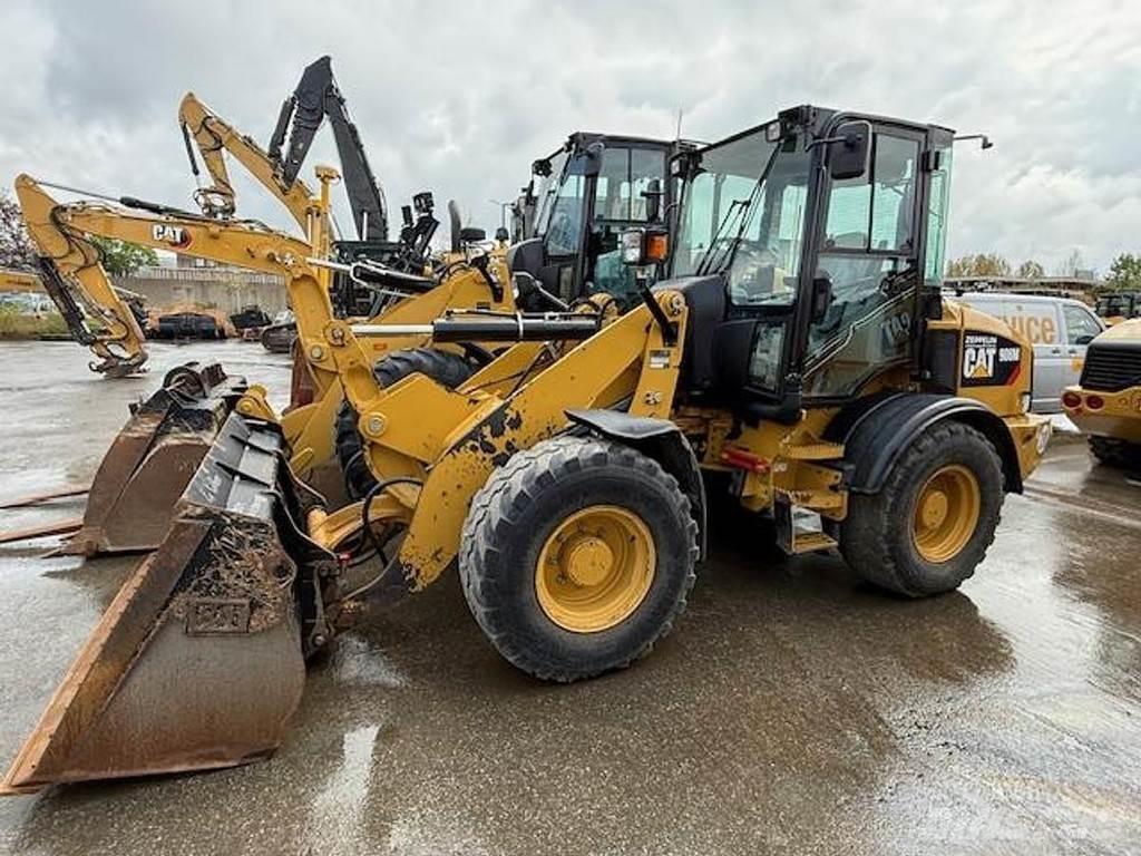 CAT 908M Фронтальні навантажувачі