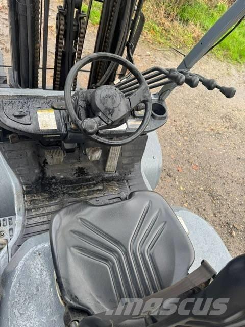 Toyota 8 FDF 30 Дизельні навантажувачі