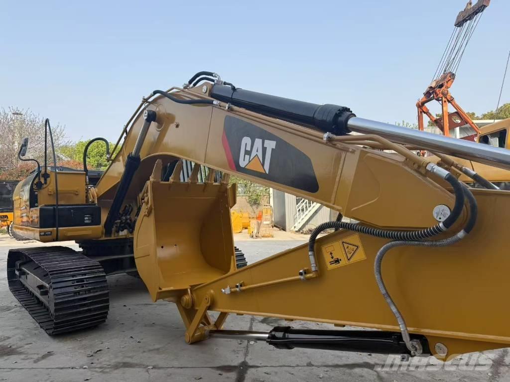 CAT 320 D 2L Гусеничні екскаватори