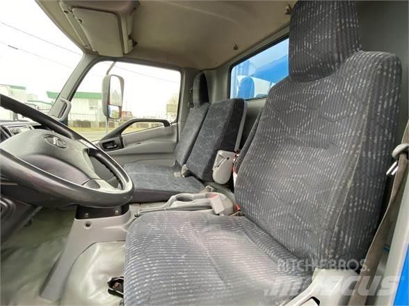 Hino 195 Вантажівки для доставки напоїв