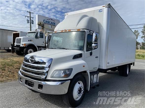 Hino 338 Фургони