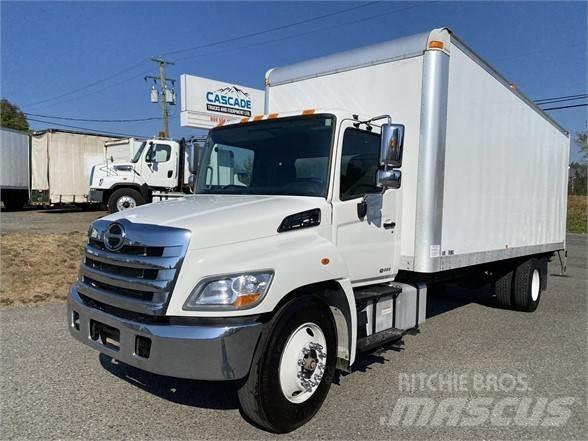 Hino 338 Фургони