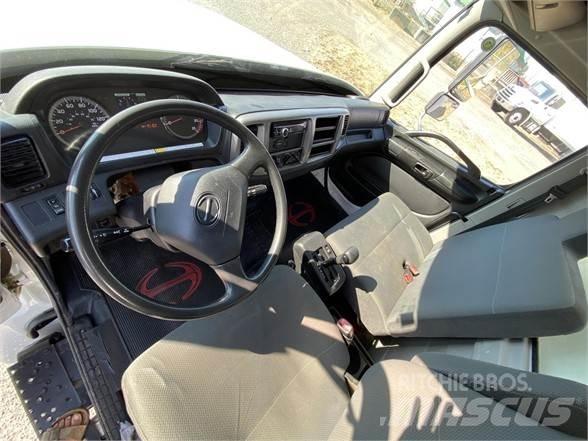 Hino 338 Фургони
