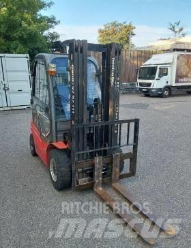 Manitou MI 25 Дизельні навантажувачі
