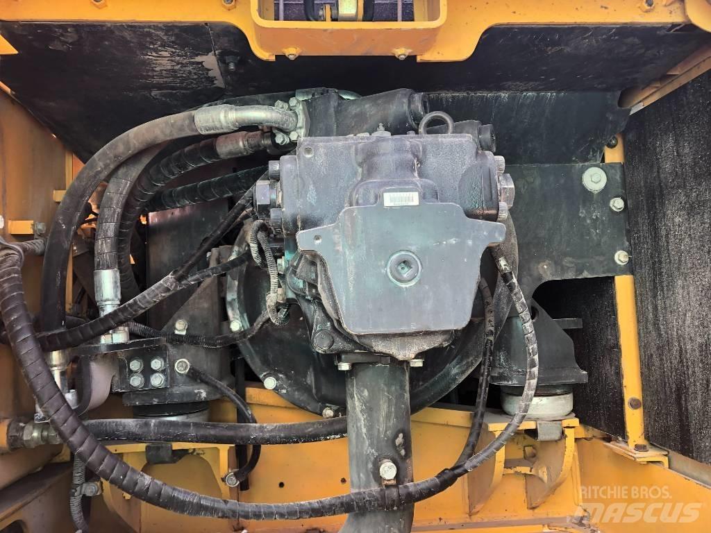 Komatsu 350 Гусеничні екскаватори