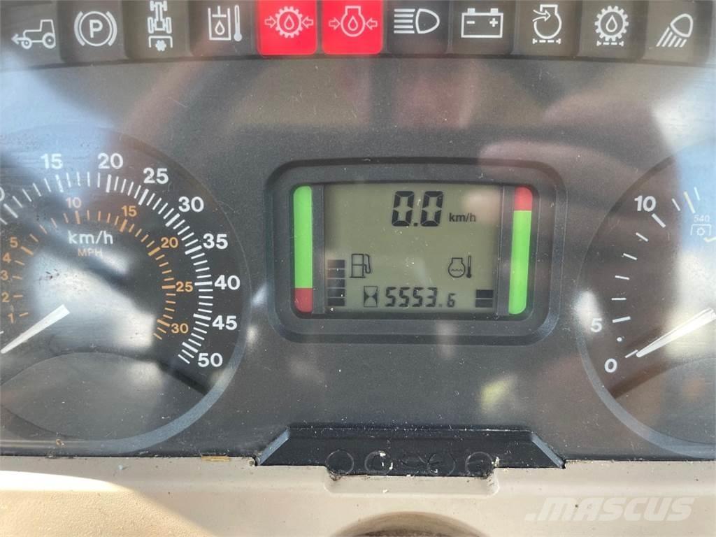 John Deere 5820 Трактори