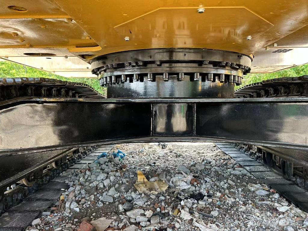 CAT 320 D2L Середні екскаватори 7т. - 12т.