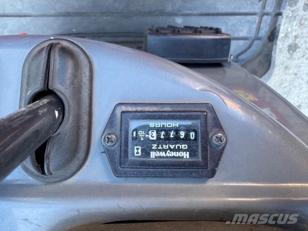 Yanmar SV08 (1D776) Міні-екскаватори < 7т