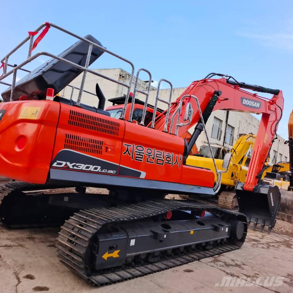 Doosan DX300 LC Гусеничні екскаватори