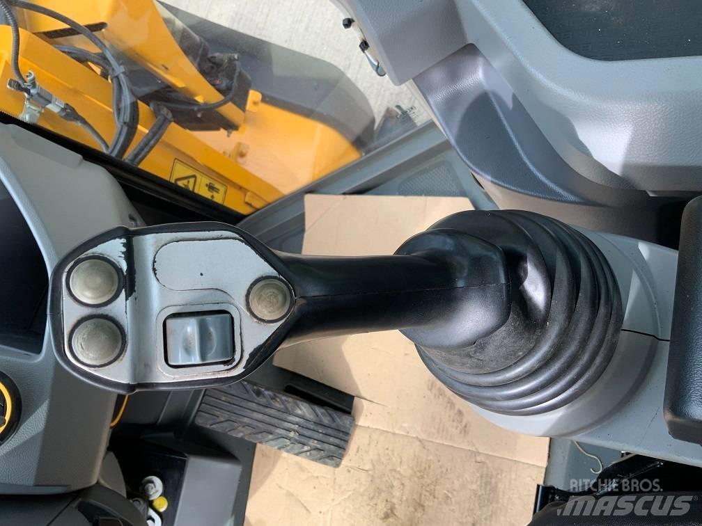 JCB 437 HT Фронтальні навантажувачі
