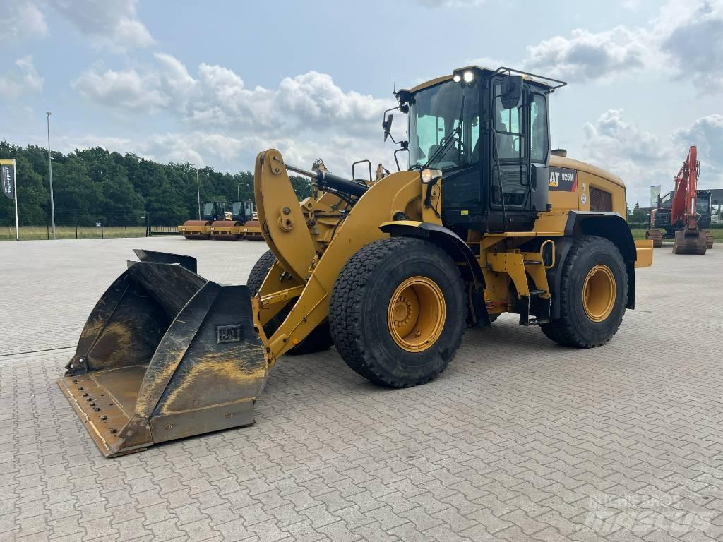 CAT 926M Фронтальні навантажувачі