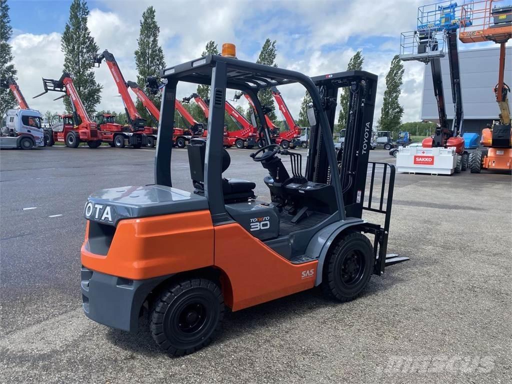 Toyota 52-8FDF30 Дизельні навантажувачі