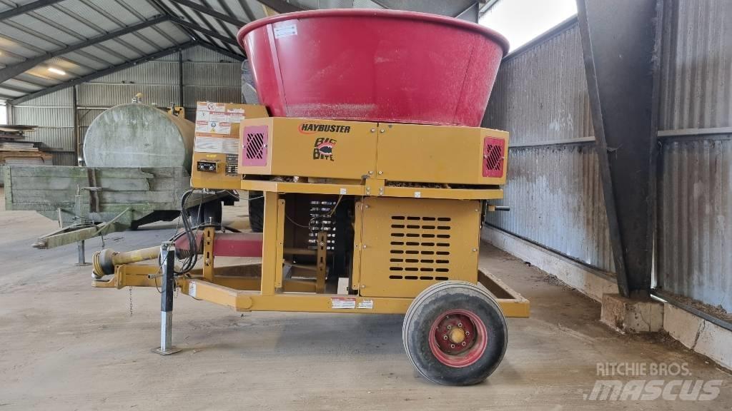 Haybuster H-835 Роздрібнювачі, різаки і розпаковувачі тюків