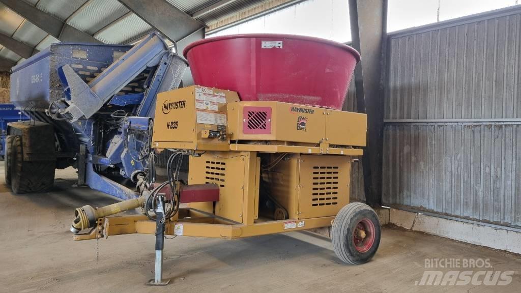 Haybuster H-835 Роздрібнювачі, різаки і розпаковувачі тюків