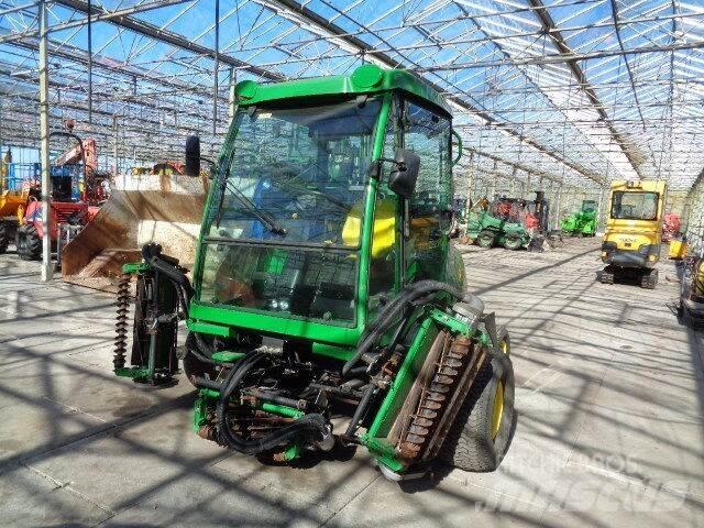 John Deere 3235C Самохідні газонокосарки
