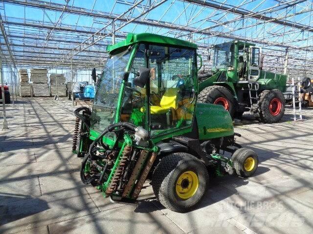 John Deere 3235C Самохідні газонокосарки