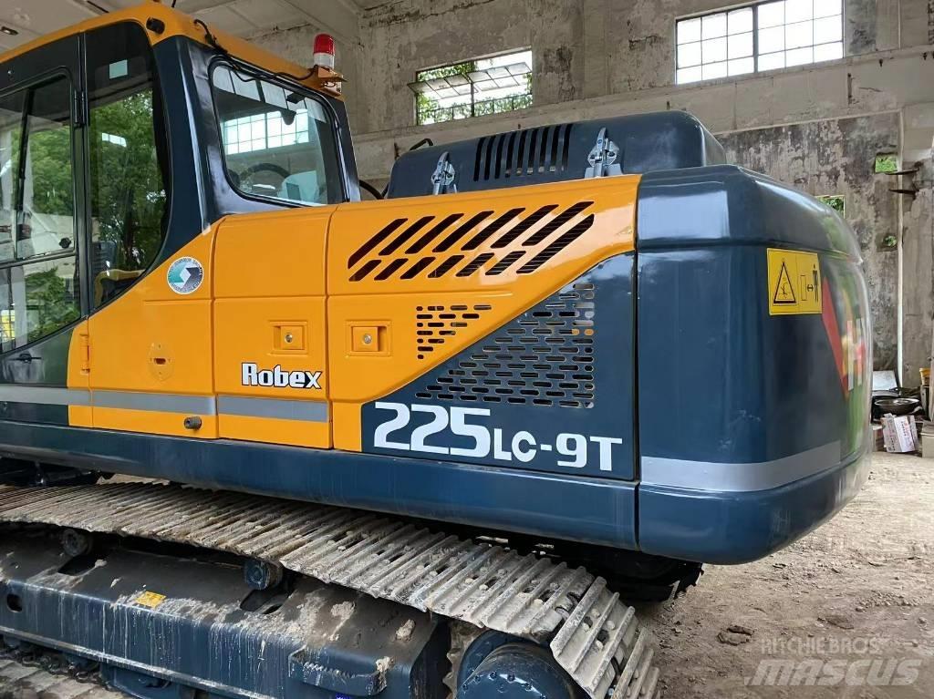 Hyundai 225LC-9 Гусеничні екскаватори