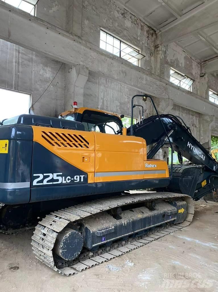 Hyundai 225LC-9 Гусеничні екскаватори
