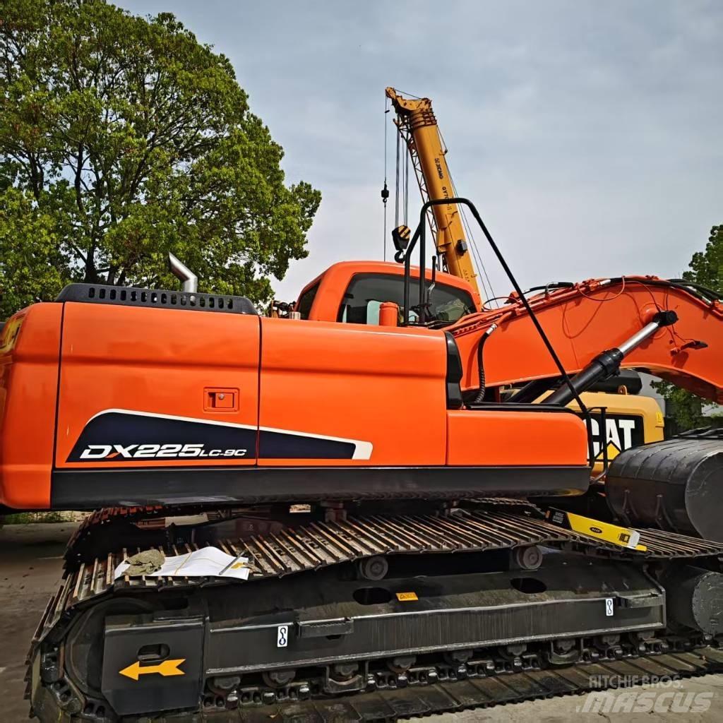Doosan 225 LC Гусеничні екскаватори