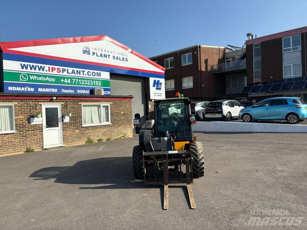 JCB 520-40 Телескопічні навантажувачі