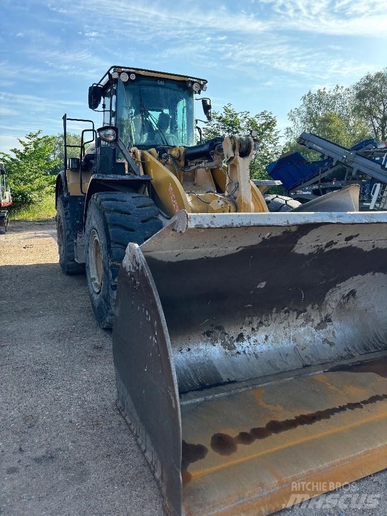 CAT 966m Фронтальні навантажувачі
