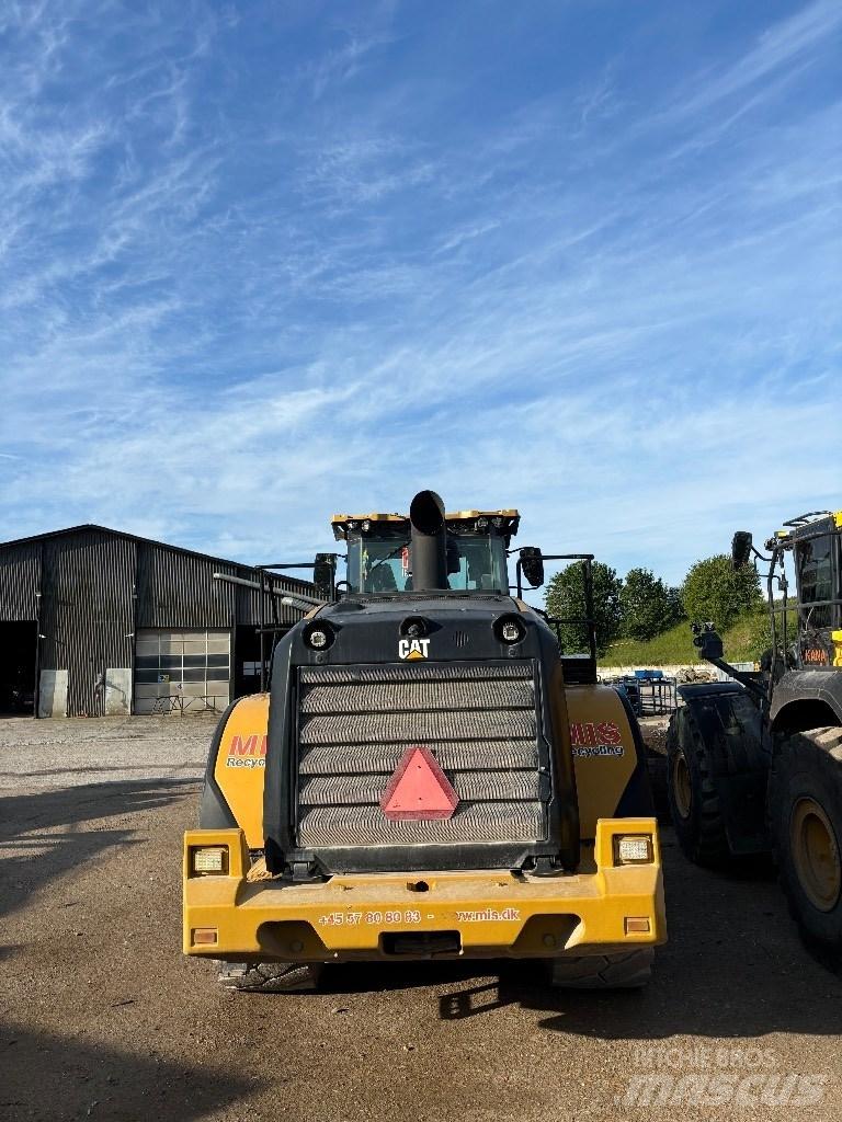 CAT 966m Фронтальні навантажувачі