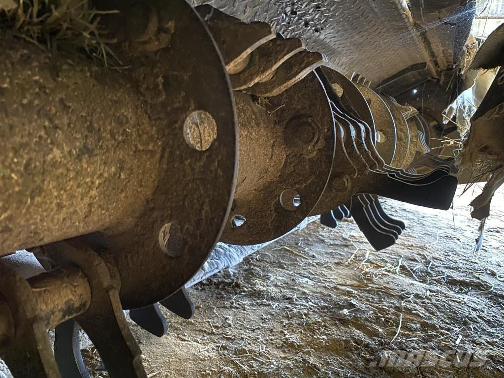 John Deere F 310 R Навісні та причіпні косарки