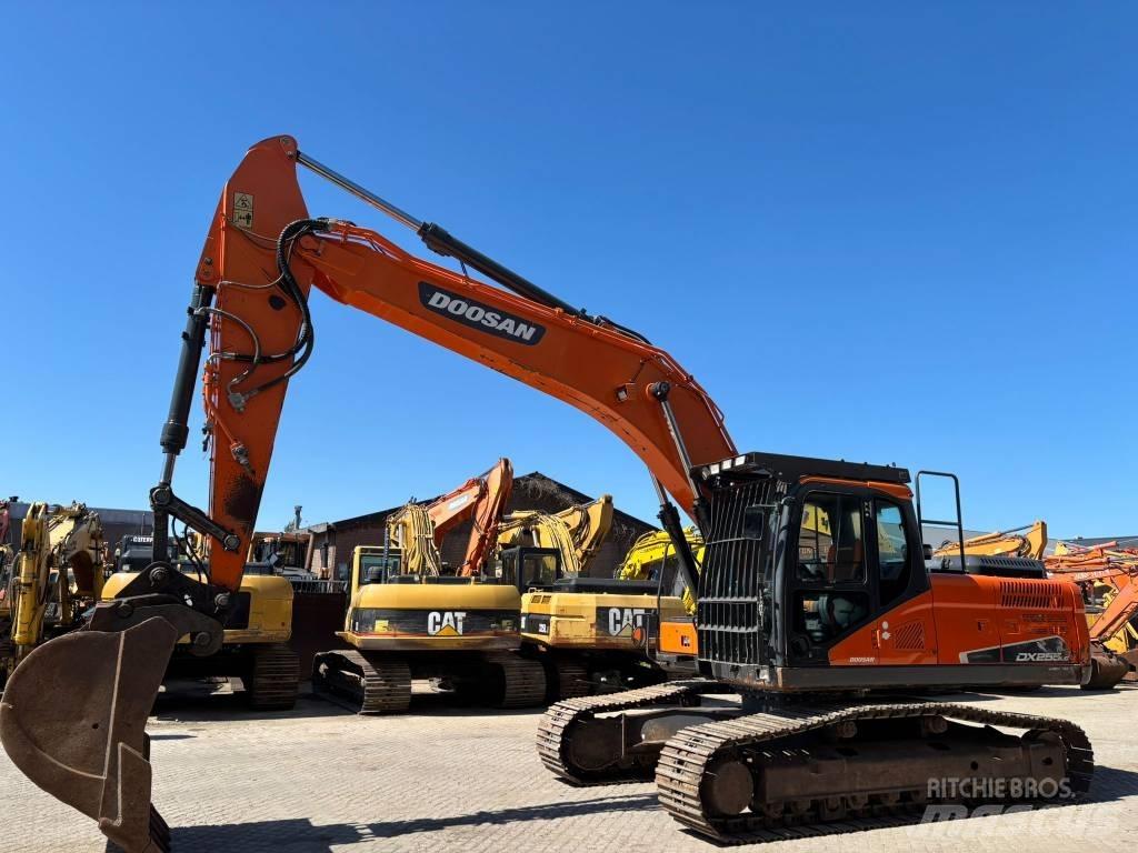 Doosan DX 255 NLC-5 Гусеничні екскаватори