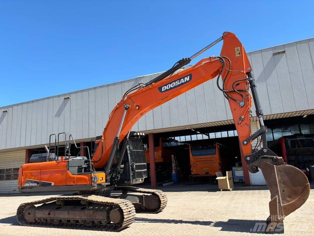 Doosan DX 255 NLC-5 Гусеничні екскаватори