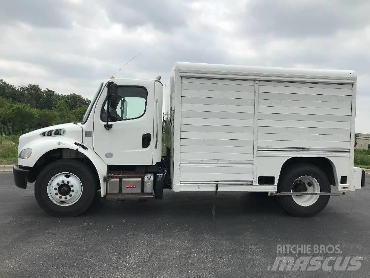 Freightliner M2 Вантажівки для доставки напоїв