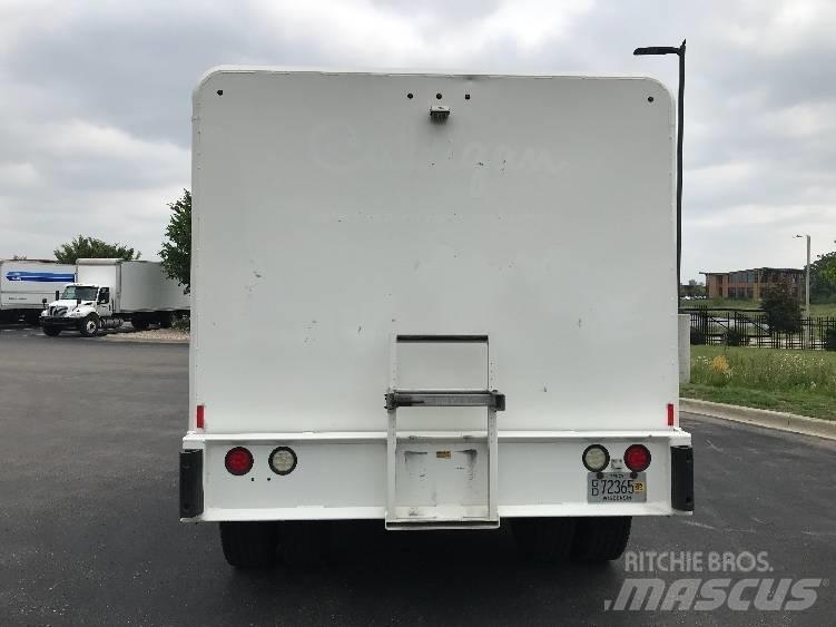 Freightliner M2 Вантажівки для доставки напоїв