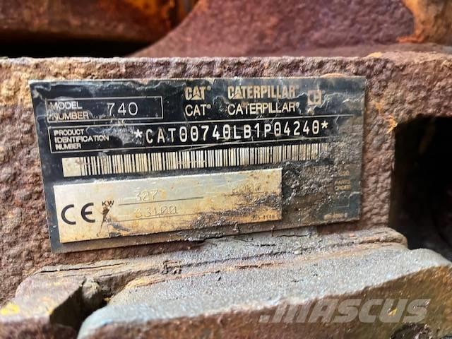 CAT 740 Зчленовані самоскиди